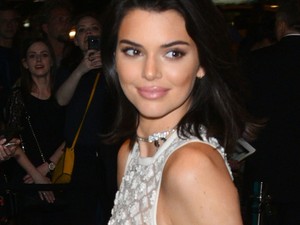 Te jó ég! Kendall Jenner dereka vékonyabb már nem is lehetne!