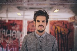 Taco Hemingway powraca z teledyskiem "Deszcz na betonie"