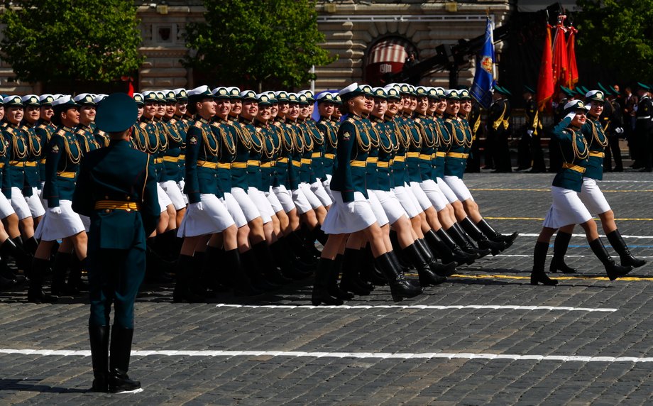 W paradzie wzięły też udział rosyjskie żołnierki.