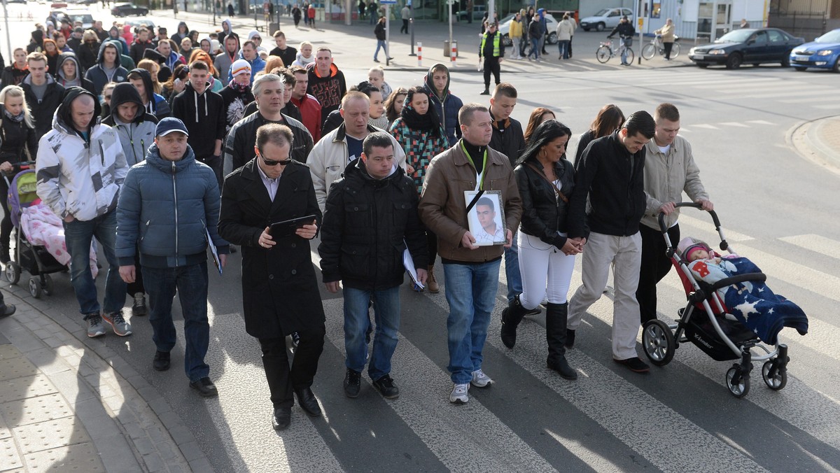 Około 200 osób wzięło udział w Marszu Pamięci w Legionowie. Uczestnicy uczcili w ten sposób 19-letniego Rafała, który zmarł 9 marca podczas policyjnej interwencji.