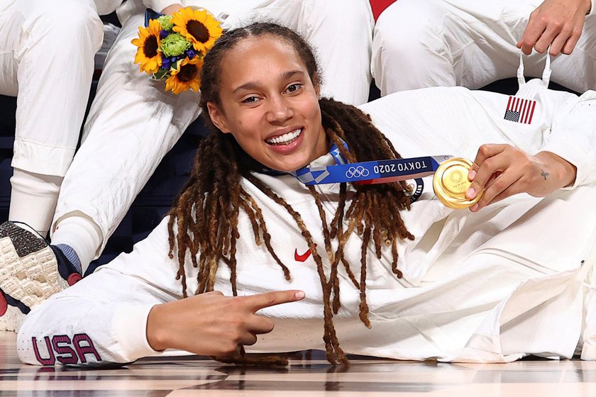 Brittney Griner ze złotym medalem igrzysk olimpijskich w Tokio w 2021 r.