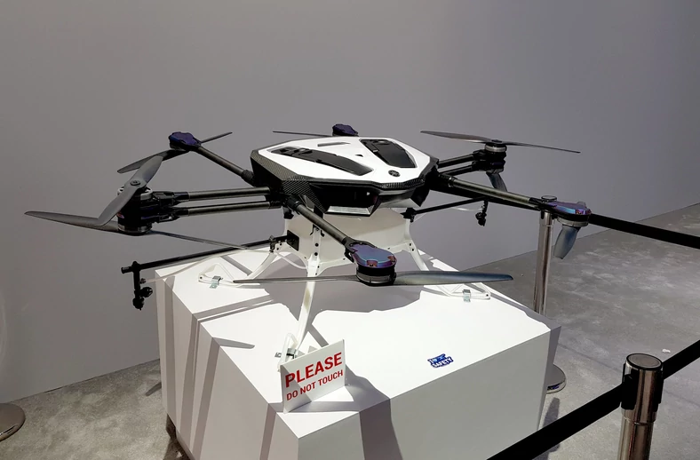 Dron rolniczy Yamaha