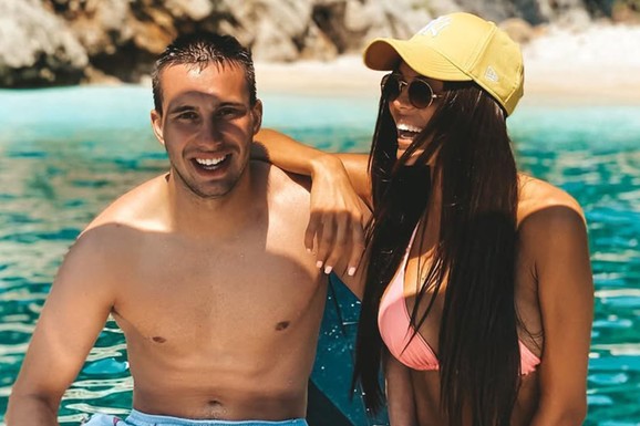 UNUK ŠABANA ŠAULIĆA POKAZAO KAKO UŽIVA SA PORODICOM Baškare se u Singapuru, a zbog njegove žene muškarcima pale vilice