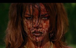 Rihanna szokuje: krew, przemoc i nagość w nowym klipie [ZDJĘCIA]