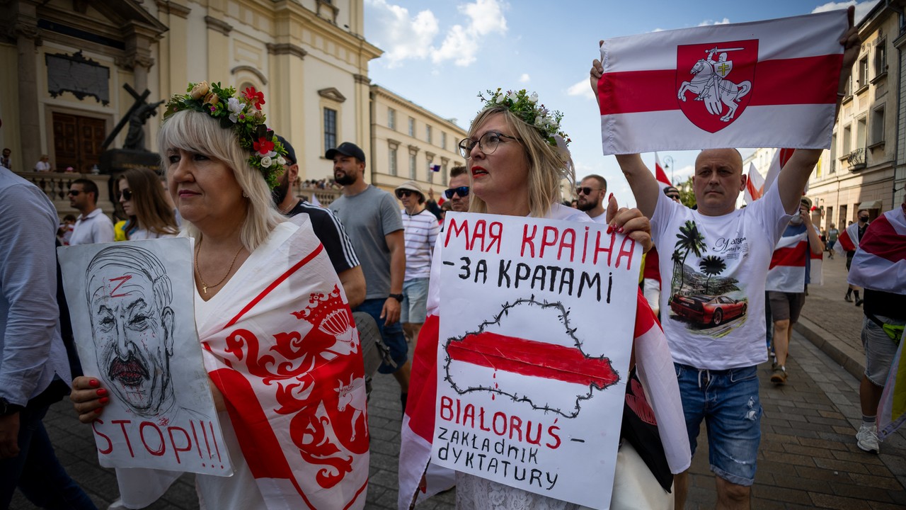 Zaczyna się od nierozmawiania o polityce. Jak Białoruś stała się nieodrobioną lekcją Zachodu. "Dziękowali za rok więzienia" [OPINIA]