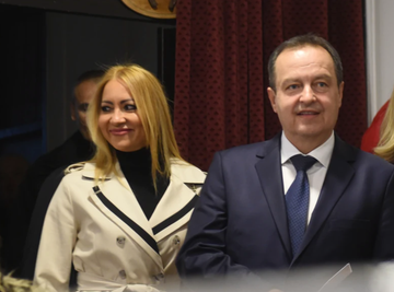 Sanju Dačić retko kada viđamo u javnosti, a evo šta POLITIČAR KAŽE O NJIHOVOM BRAKU koji traje više od TRI DECENIJE: "Nije lako, njoj je pripala ta uloga..."