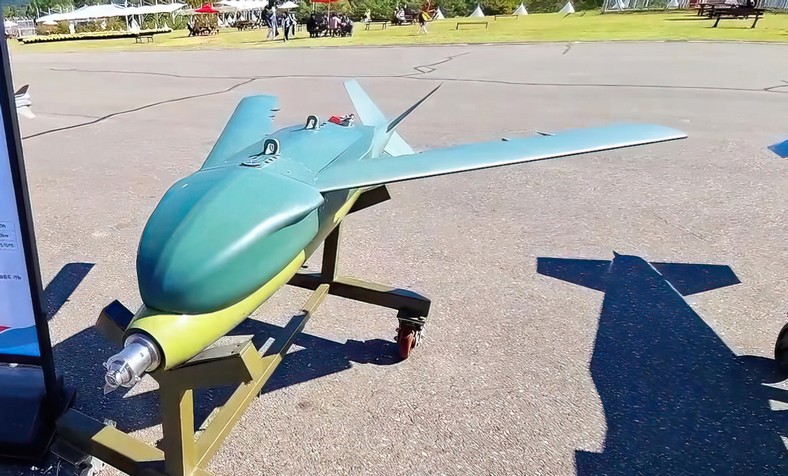 Koreańska bomba szybująca KGGB ma zasięg ponad 100 km. Działa na identycznej zasadzie co bomby FAB z modułami UMPK oraz bomby JDAM-ER.