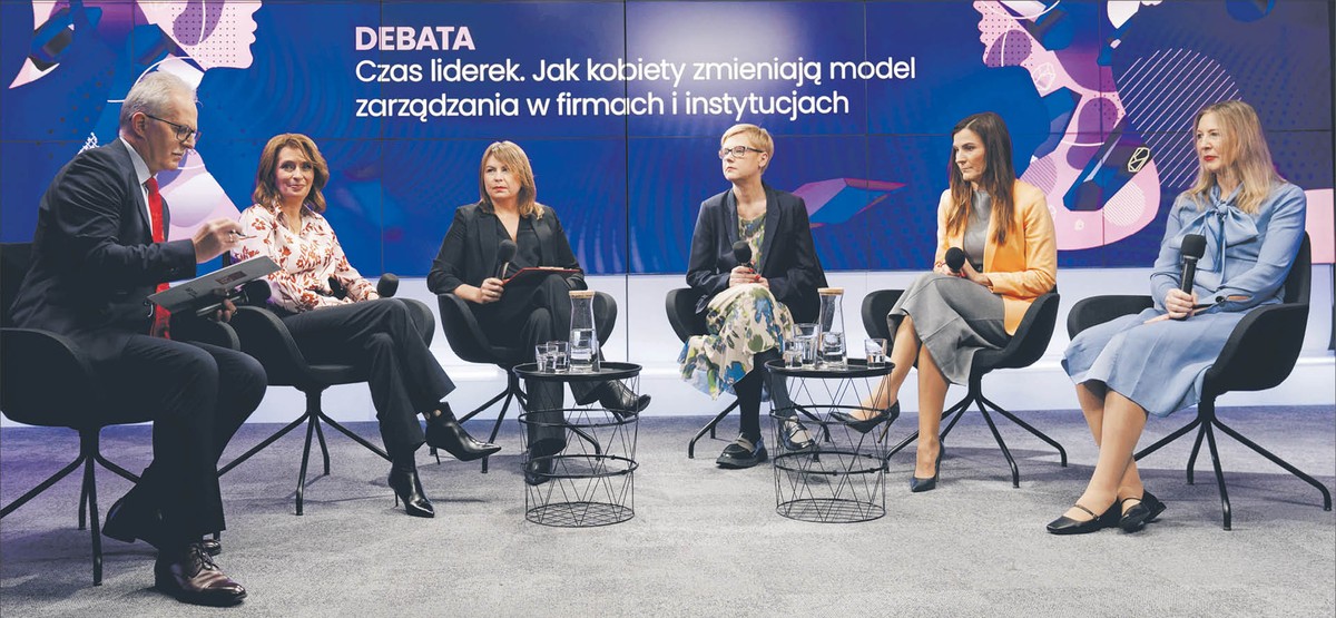 W debacie wzięli udział (od lewej): Urszula Fryz, Katarzyna Ciechanowska-Ciosk, Ewa Budzowska, Anna Galas, Ewa Woroszył, Prof. dr hab. Bogumiła Kaniewska, Zbigniew Bartuś