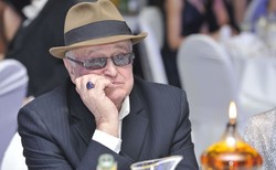 Jan Nowicki: Głupotą jest oddawanie dorobku życia bliskim, stary człowiek powinien zaszaleć w Monte Carlo