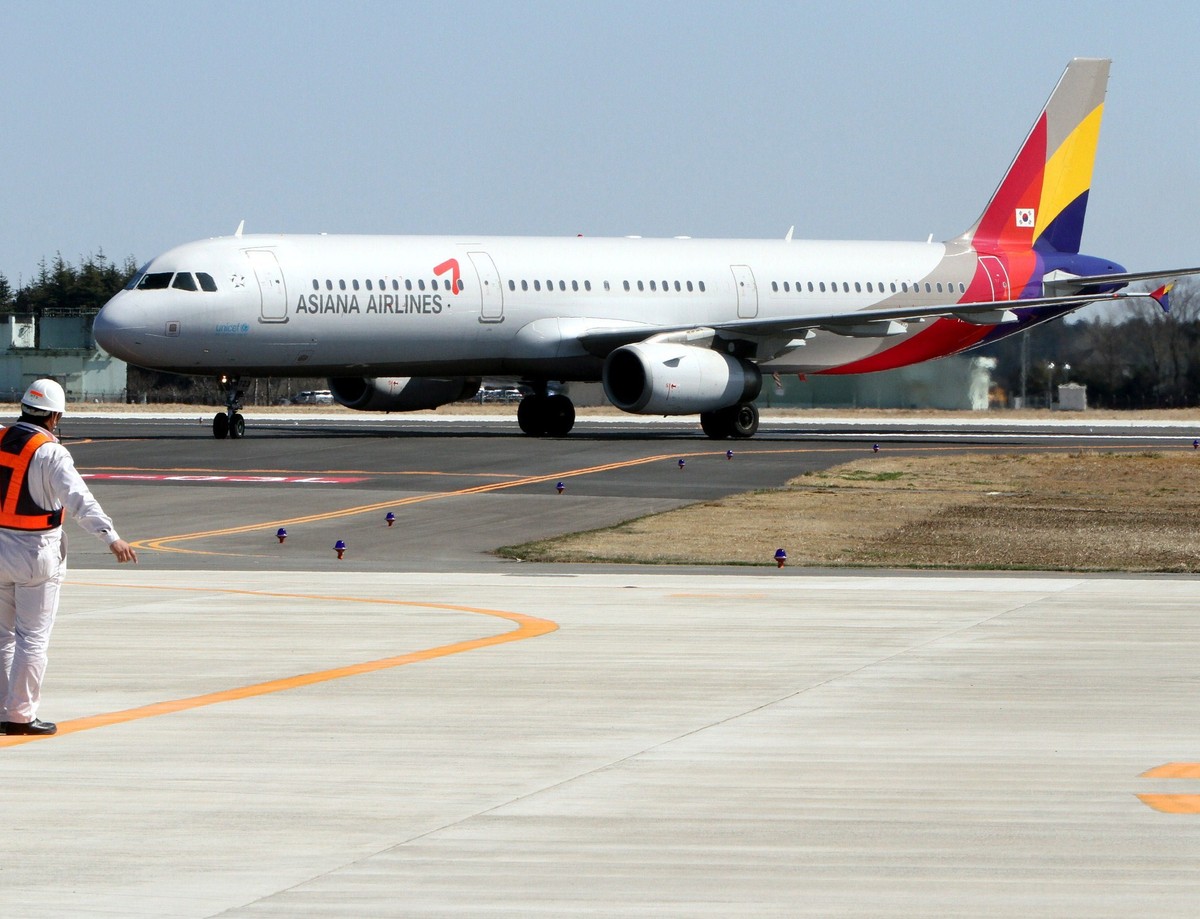 Samolot Asiana Airlines na lotnisku w Ibaraki