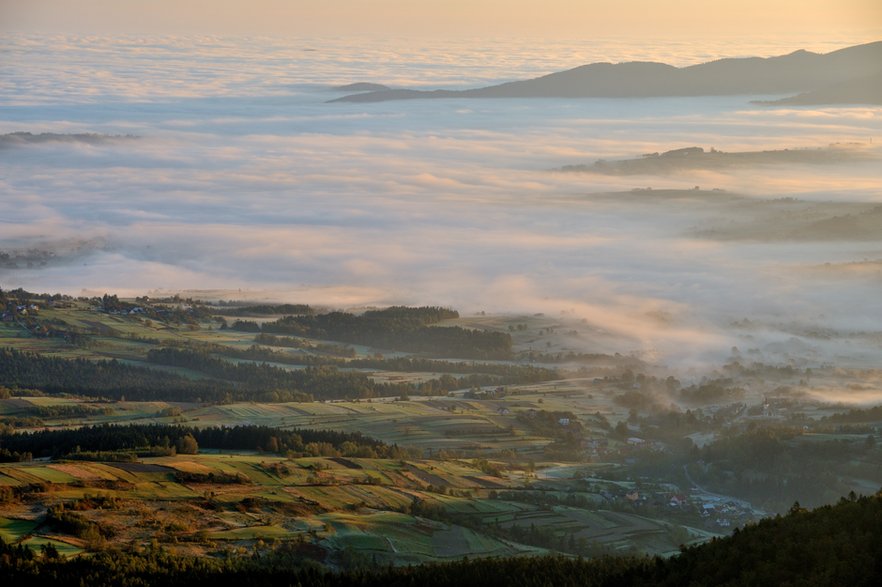 Zagórzańskie Dziedziny i morze chmur, fot. Bogdan Skrzekut