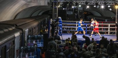 Wojna im nie przeszkodziła. Bokserzy bili się w metrze w Charkowie [ZDJĘCIA]