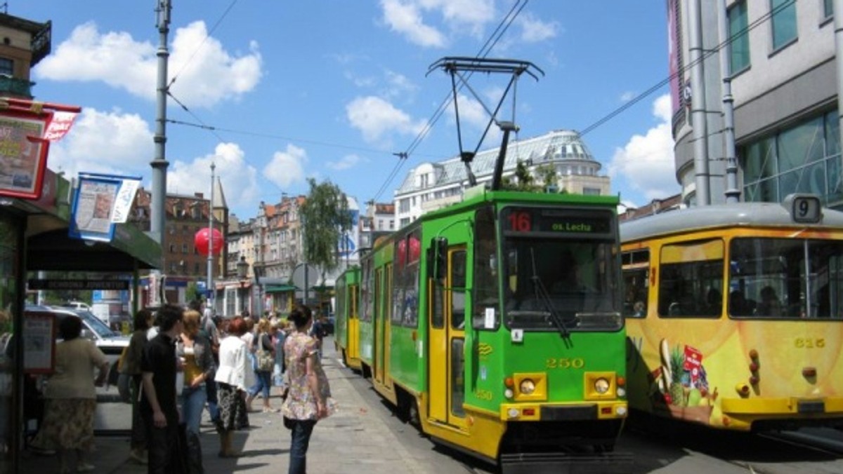 Komunikacja miejska czasie Wielkanocy będzie kursować według świątecznych rozkładów jazdy, ale zdarzą się wyjątki. Warto sprawdzić, jak pojedziemy tramwajami i autobusami w najbliższe święta.