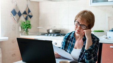 zus zmniejszy emeryturę lub wstrzyma wypłatę świadczenia. o tym muszą pamietac emeryci