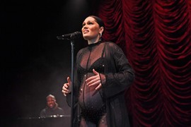 Spontani pobačaj, a onda DIJAGNOZA KOJA JU JE UDARILA KAO MALJ: Slavna pevačica SAOPŠTILA TEŠKE VESTI - samo 2 godine nakon što je USPELA DA RODI DETE