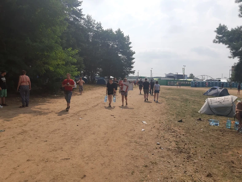 Kostrzyn Nad Odra Uczestnicy Pol And Rock Zjezdzaja Sie Na Miejsce Wiadomosci