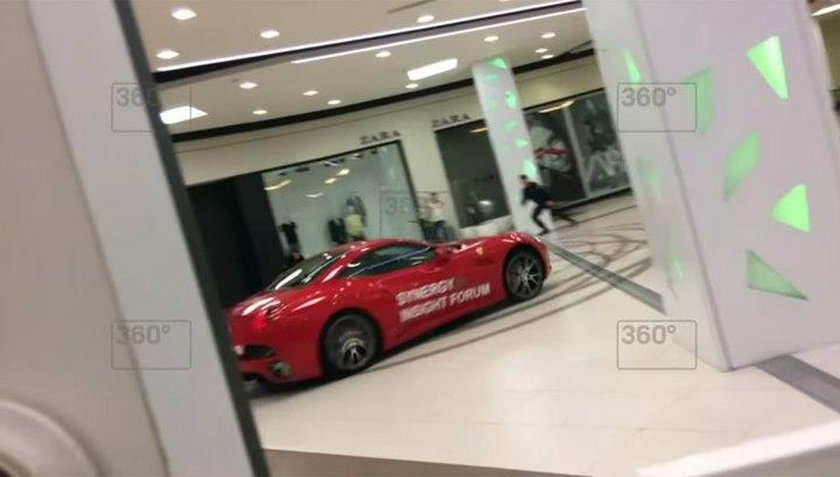 Aleksandr Donskoj pędził ferrari po centrum handlowym