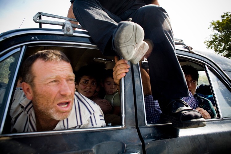 Mimo zawieszania broni mieszkańcy uciekają przed rosyjską armią