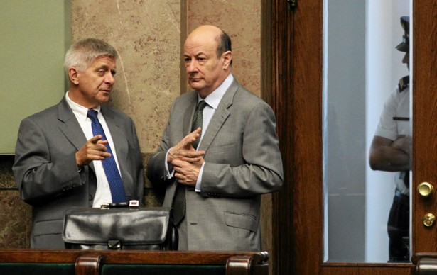 24.07.2013 Warszawa. Sejm. Prezes NBP prof Marek Belka i wicepremier , minister finansów Jan Vincent - Rostowski podczas pierwszego czytania projektu ustawy o zmianie ustawy budżetowej . Fot . Slawomir Kaminski / Agencja Gazeta