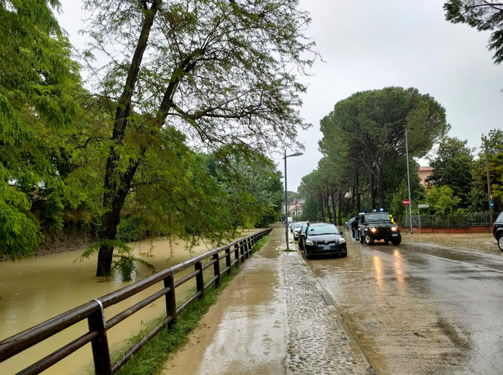 Zaplavená ulica v meste Faenza, ktoré sa nachádza v regióne Emilia-Romagn na severovýchode Talianska.