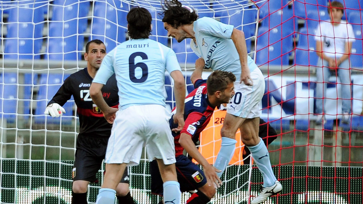 Lazio Rzym pokonało Genoa CFC 4:1 (1:1) w meczu 37. kolejki Serie A. Stołeczny klub tym samym wskoczył na czwarte miejsce w tabeli, które jest premiowane udziałem w eliminacjach Ligi Mistrzów.