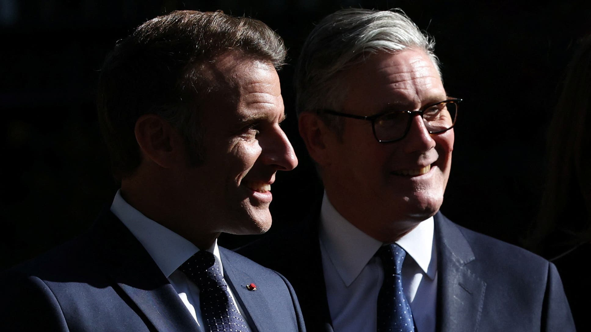 Starmer and Macron hold migrant crisis talks at No 10