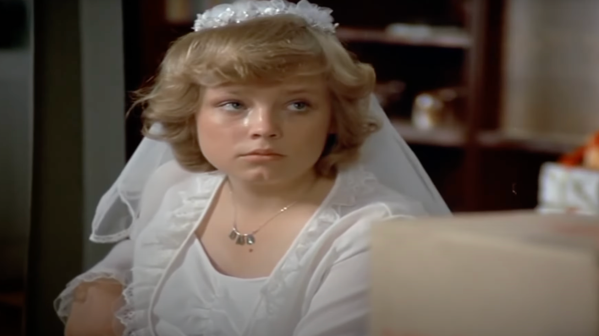 Česká herečka Veronika Jeníková vo filme Pásla kone na betóne.