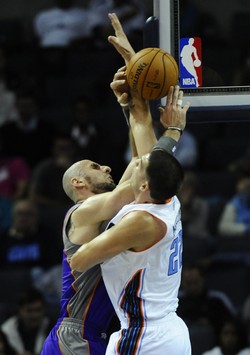 Liga NBA: Gortat zaliczył double-double w przegranym meczu Suns