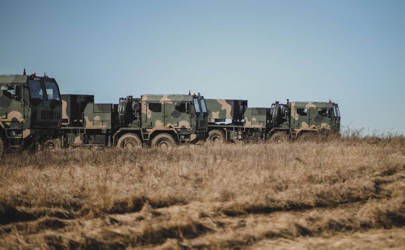 Jelcz z napędem 8x8 uzbrojony w wyrzutnię Homar-K, czyli koreańską K239 Chunmoo