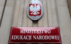 Wróg laickich nauczycieli, ortodoksyjna katoliczka. Oto, kto napisze program do wychowania do życia w rodzinie