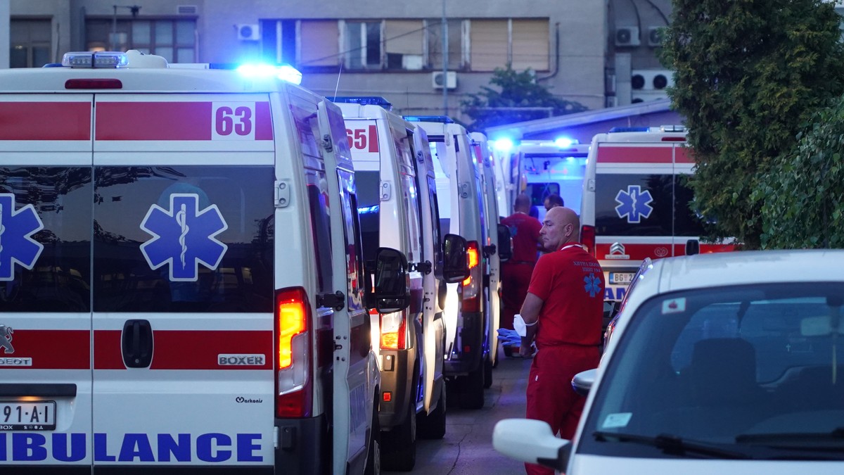 TEŠKO POVREĐENA DVA MLAĐA MUŠKARCA U MIRIJEVU Hitna pomoć nije stala: Sudari, pijani Beograđani, tuče obeležili noć