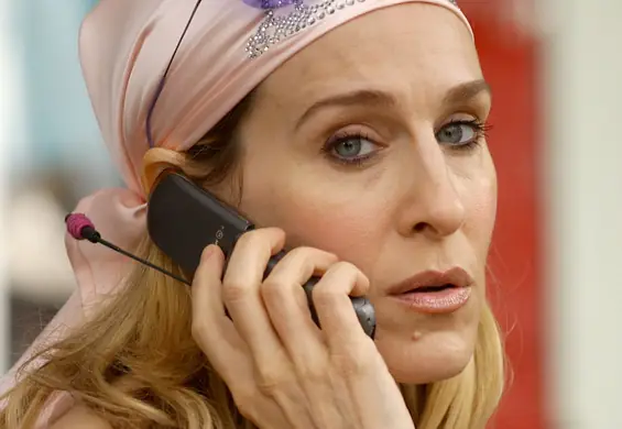 Kultowe stylizacje Carrie Bradshaw, które idealnie uzupełnią twoją garderobę