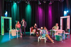 "Jak się kochają w niższych sferach" - premiera online spektaklu