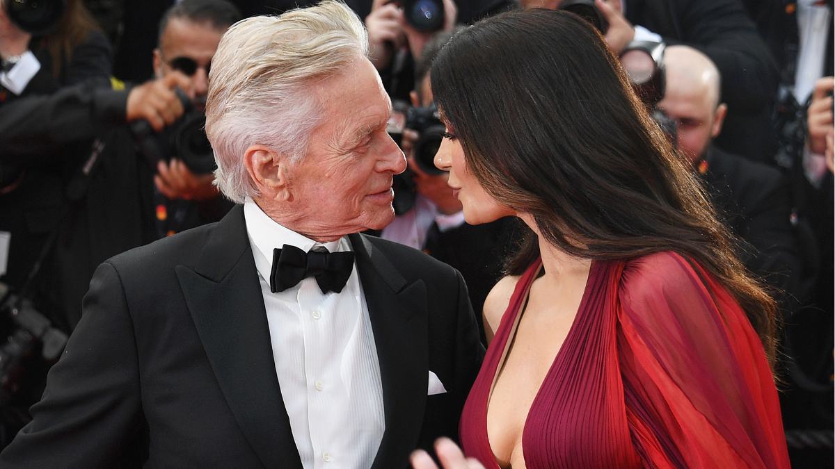 24 év után is halálosan szerelmesek: Catherine Zeta-Jones és Michael Douglas esküvői fotója maga a valóra vált álom