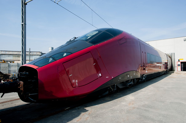 Włoski pociąg dużych prędkości Nuovo Trasporto Viaggiatori (NTV), w fabryce Alsom SA we włoskim Savigliano. Alstom SA to drugi największy producent szybkich pociągów na świecie, wyprodukował 2/3 wszystkich szybkich pociągów globu. Fot. Bloomberg.