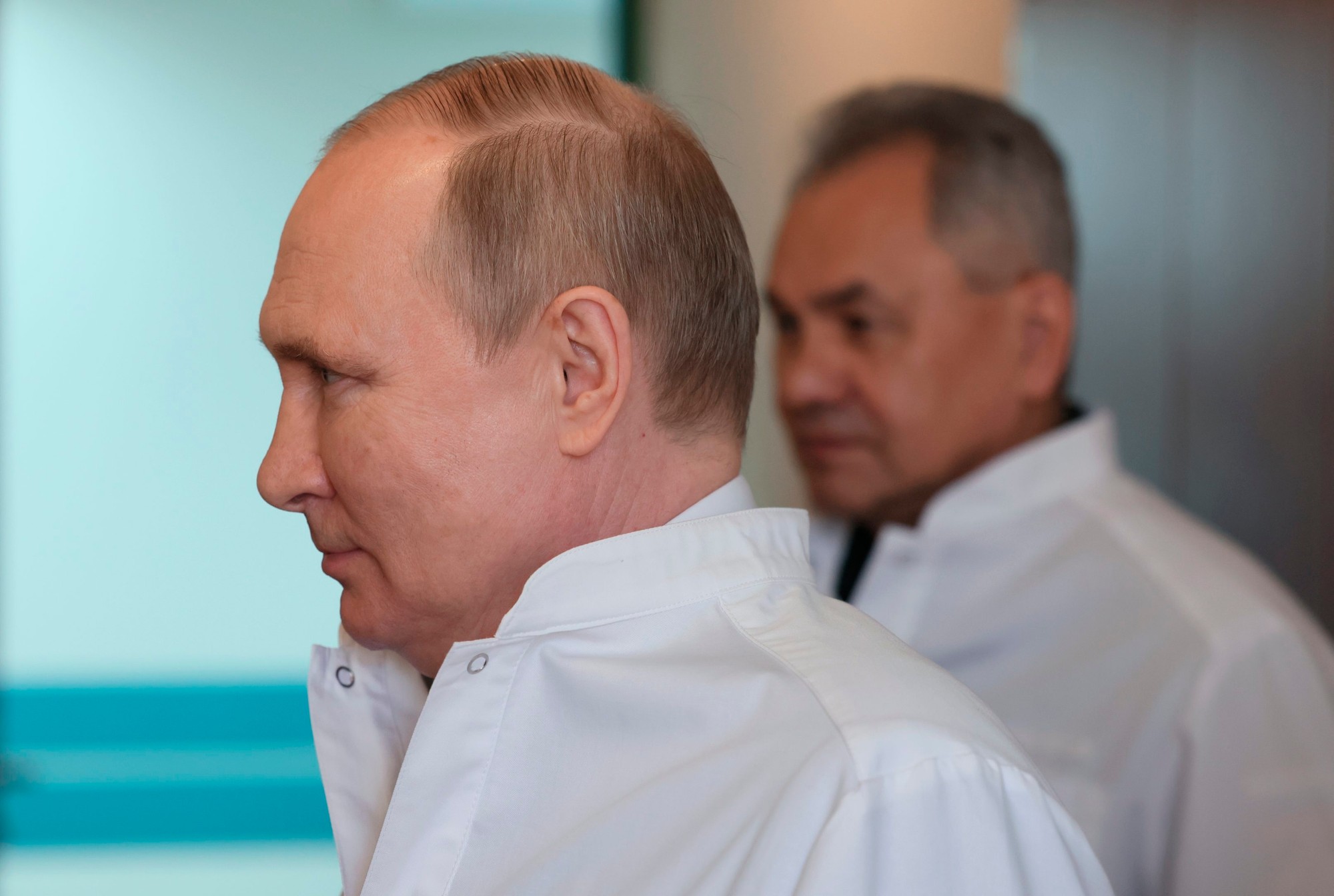 Putin počas návštevy vojakov v nemocnici.