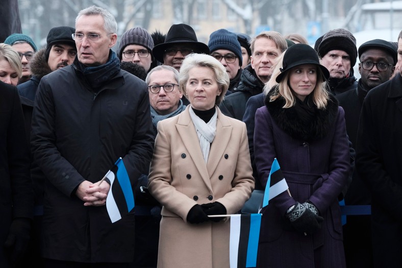 Jens Stoltenberg, Ursula von der Leyen i Kaja Kallas świętują Dzień Niepodległości Estonii, 24 lutego 2023 r.