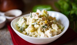 6-minutowa sałatka z pysznym sosem. Będzie królową stołu na Boże Narodzenie