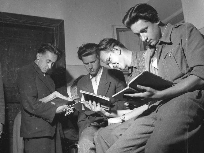 Egzaminy maturalne w liceum im. Stefana Batorego w Warszawie w 1950 roku