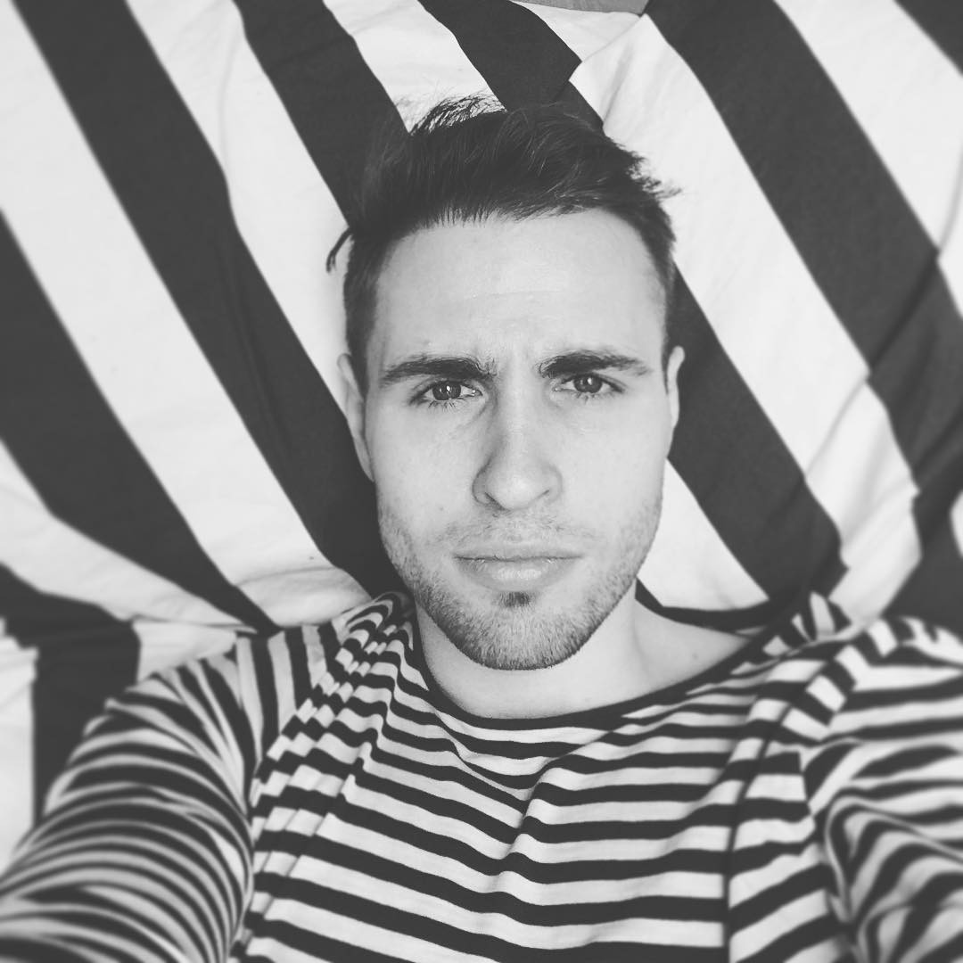 Divadelný herec Patrik Vyskočil.