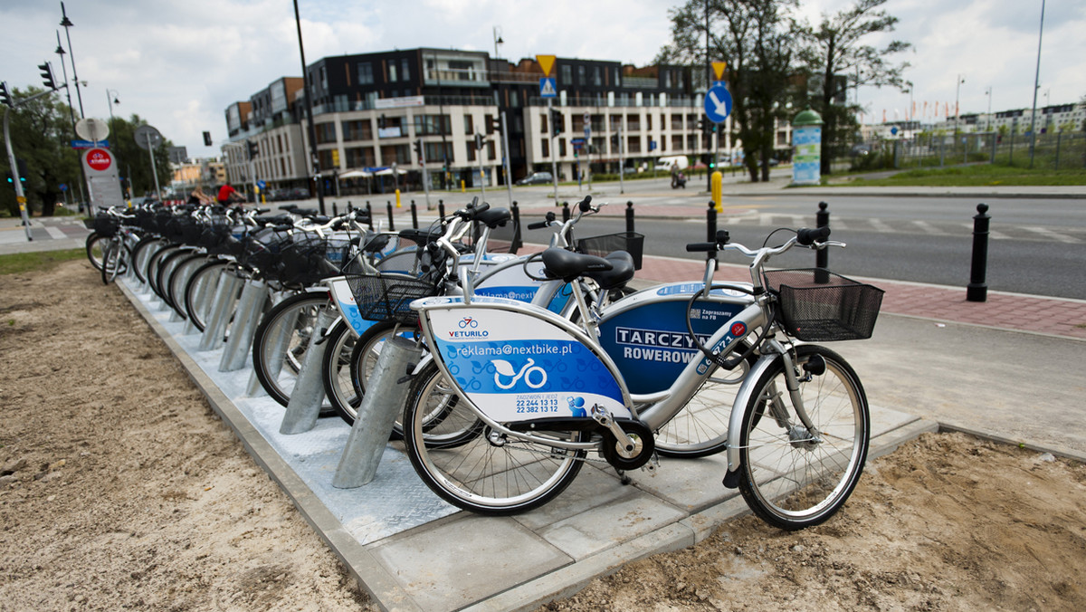 System warszawskich rowerów publicznych Veturilo działa od 1 sierpnia; składa się z 57 stacji, na których można w sumie wypożyczyć ponad 1 tys. rowerów. System ma być rozbudowywany, docelowo jednośladów ma być 2,1 tys.