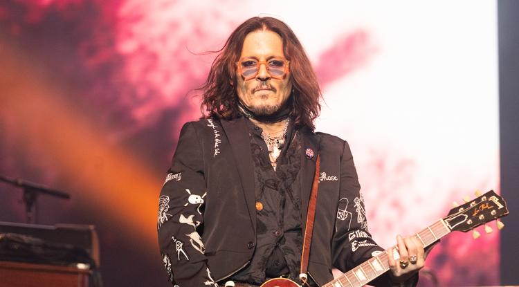 Johnny Depp  zenekara egyik koncertjén Fotó: Getty Images