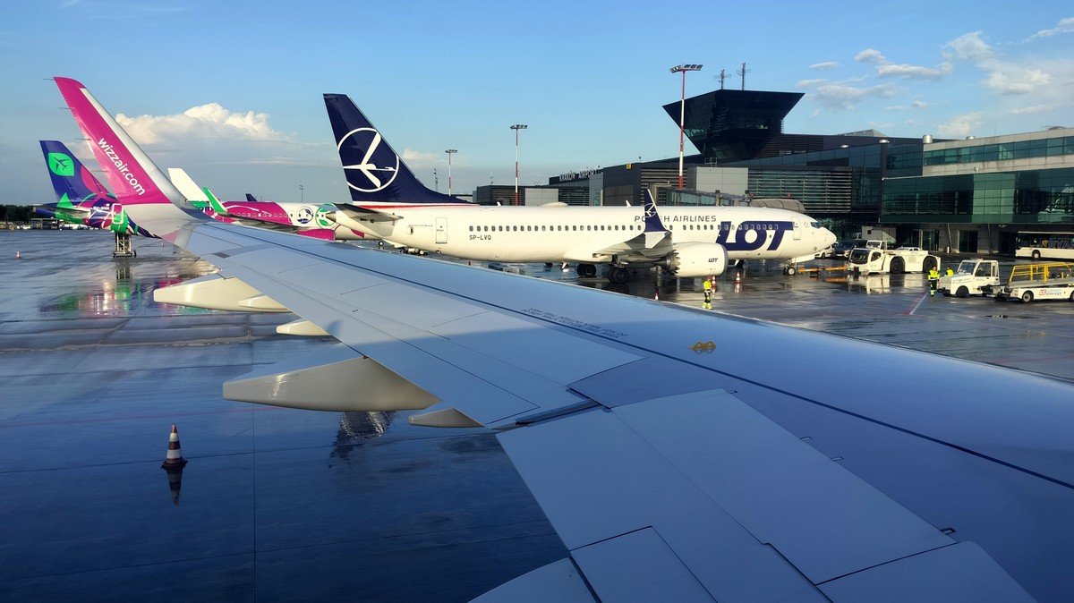 To najdroższy okres na latanie samolotem. Tyle wynosi średnia cena biletu