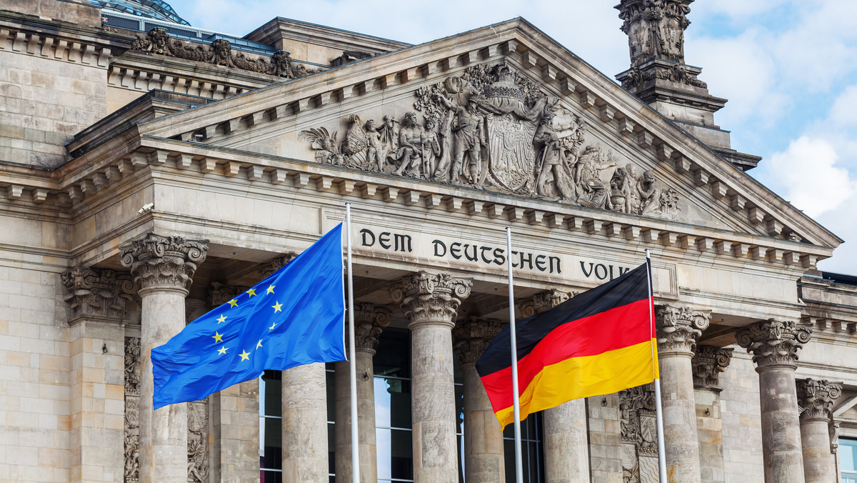 Zespół ekspertów niemieckiego parlamentu zakwestionował żądania reparacyjne Polski. Za uzasadnione autorzy ekspertyzy uważają natomiast roszczenia Grecji - czytamy w "Deutsche Welle".