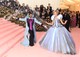 2019 Zendaya - Zendayának egy igazi Hamupipőke-pillanatban volt része, amikor egy világító Tommy Hilfiger ruhában jelent meg a Met-gálán. A drámai hatást stylistja, Law Roach is fokozta, aki „tündérkeresztanyaként” varázspálcával világította meg a ruhát.