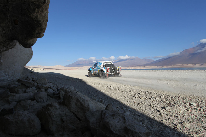 Dakar 2013: ciężarówka bez skrzyni, Małysz traci oddech (13. etap, wyniki, galeria)