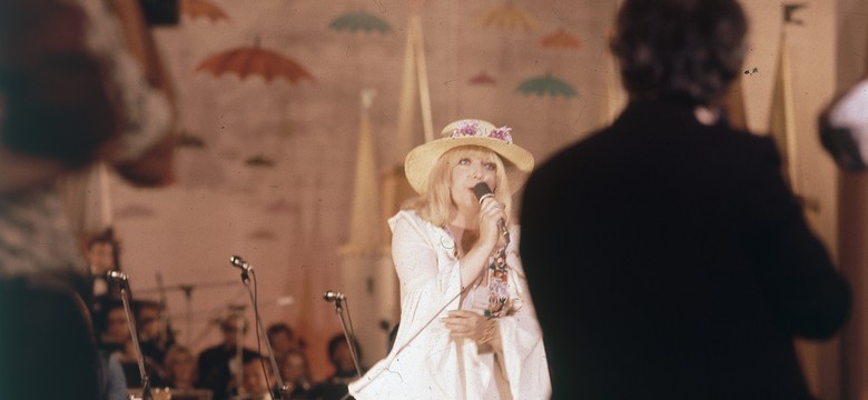 Ten sentymentalny QUIZ z hitów PRL to prawdziwe wyzwanie. Dokończysz słowa piosenki?