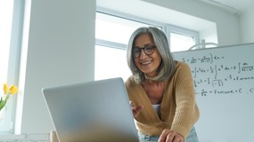 Emerytura nauczyciela po 30 latach pracy - ile wynosi? Jaką emeryturę otrzyma nauczyciel z 30-letnim stażem pracy?