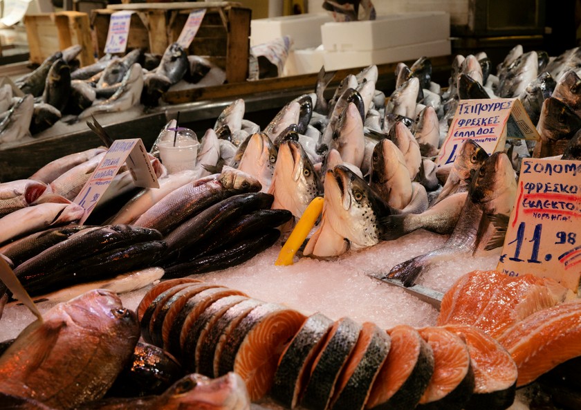 Umschlagplatz: In den Hallen des Stadtmarktes Varvakeios wird mit Fisch, Meeresfrüchten und Fleisch gehandelt. 