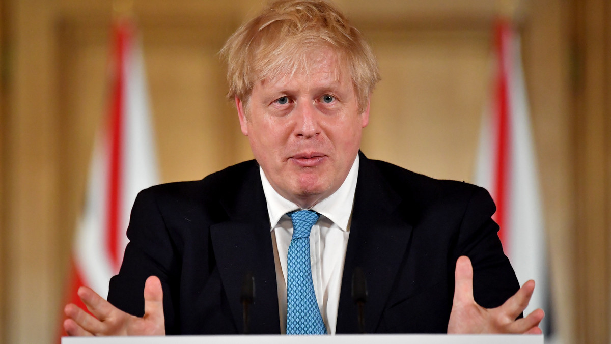 Brytyjski premier Boris Johnson wyraził nadzieję, że jeśli ludzie będą przestrzegać wydawanych zaleceń, jest szansa na odwrócenie tendencji wzrostowej epidemii koronawirusa w Wielkiej Brytanii w ciągu 12 tygodni.
